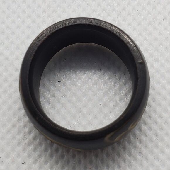 Brown & Cream Carved Ring - Picture 2 of 6